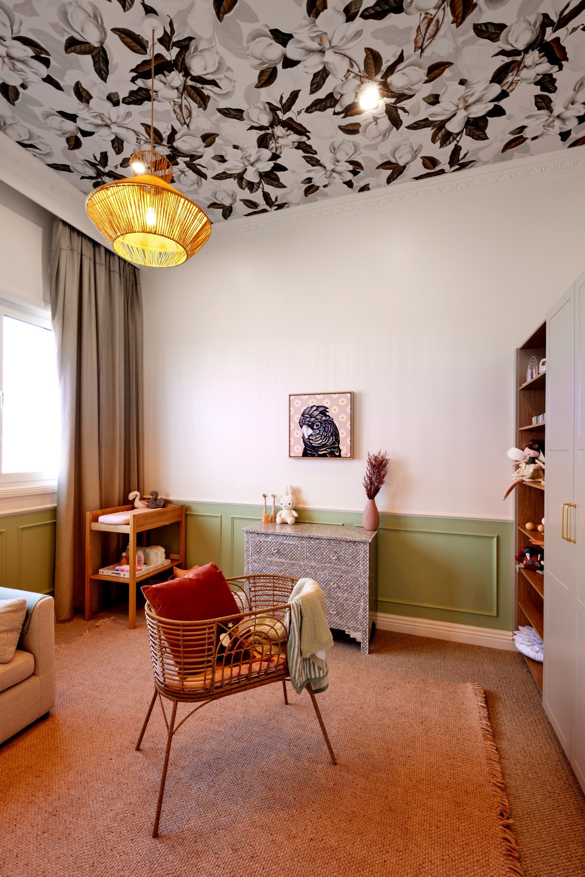 H1-RM9-Guest-Bedroom-Tom-&-Sarah--White-Magnolia---WallpaperJane-014