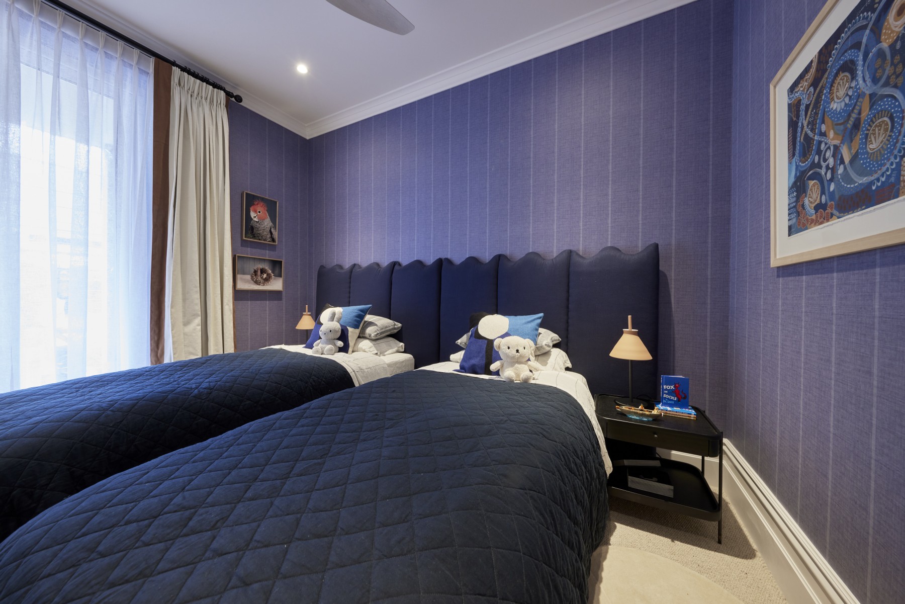H6 Rm9 Guest bed Ensuite BLUE Scott Cam-298