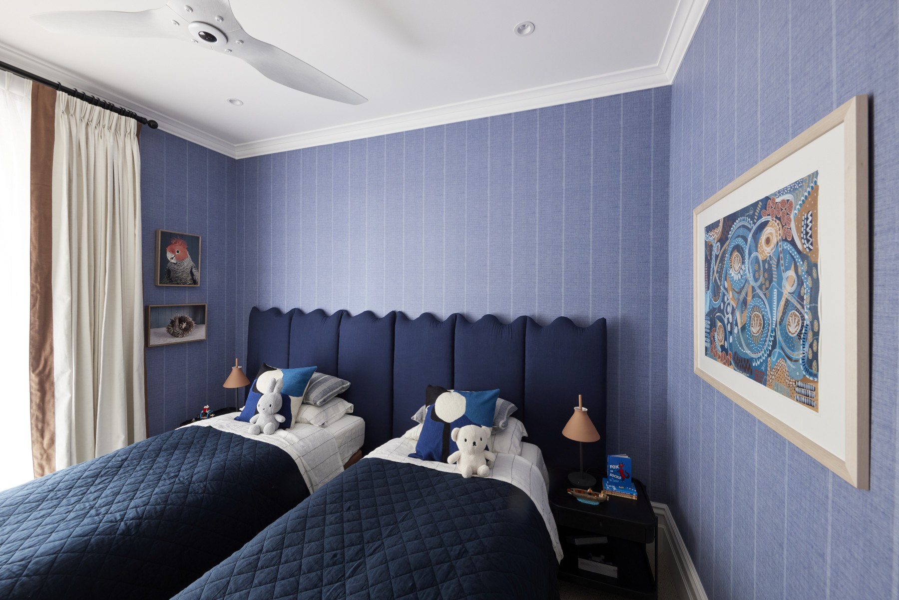 H6 Rm9 Guest bed Ensuite BLUE Scott Cam-300