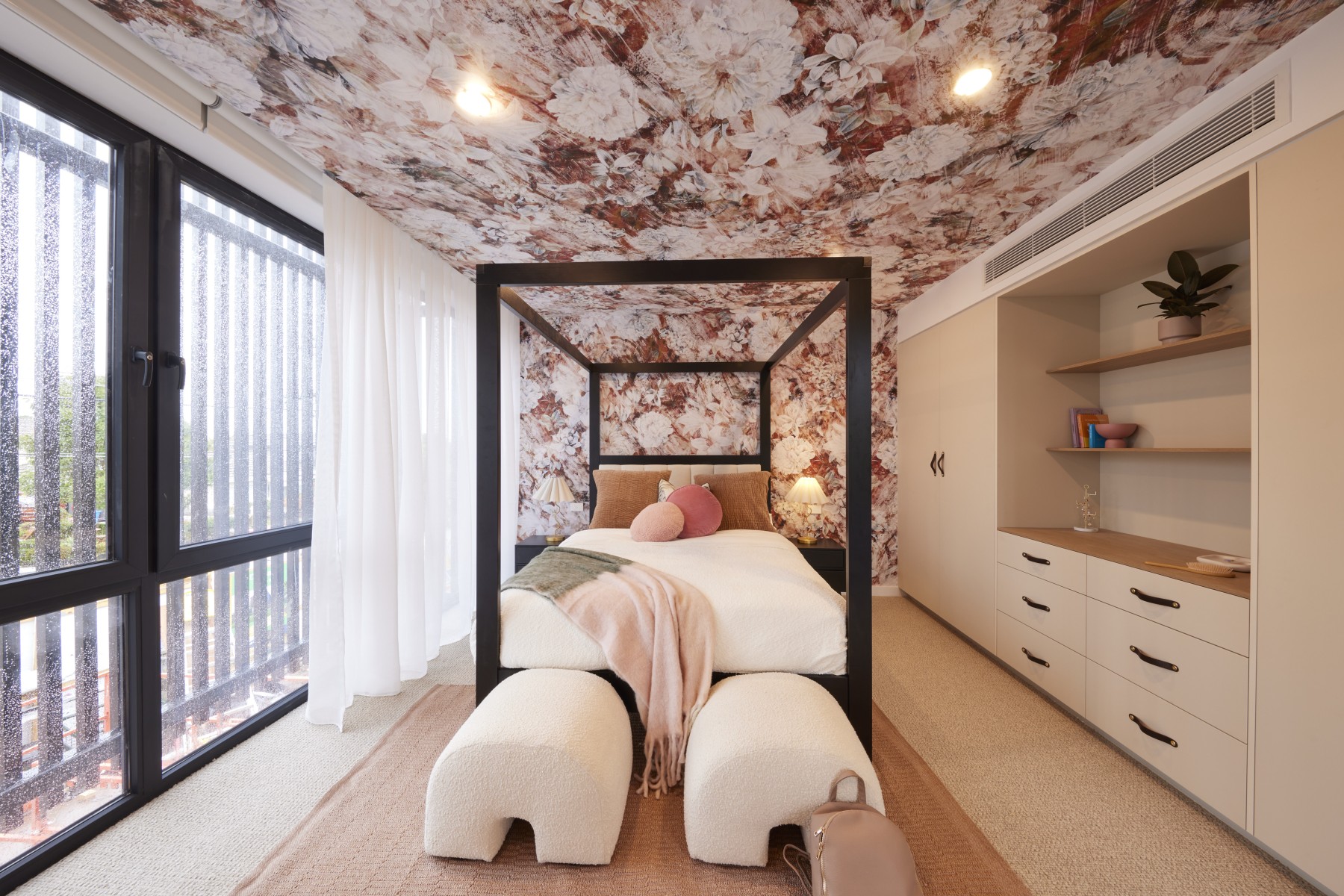 Distressed Floral - Rose Wallpaper - Grafico Melbourne